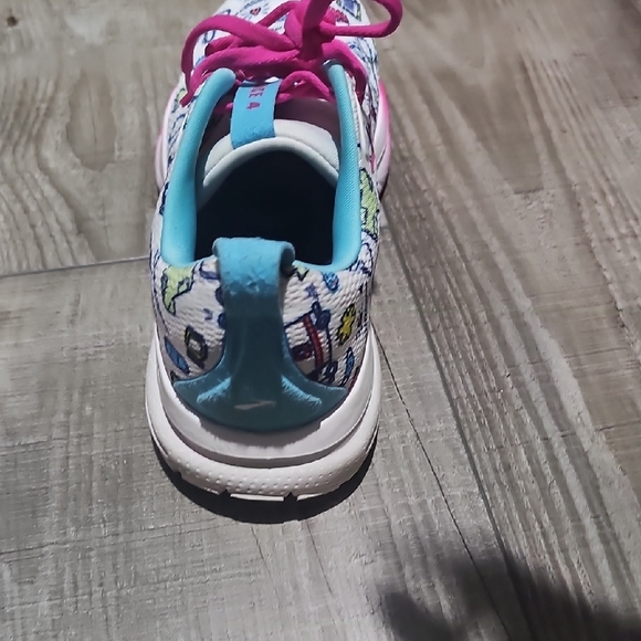 Brooks White and Pink Medical Athletic Shoes - Picture 6 of 8